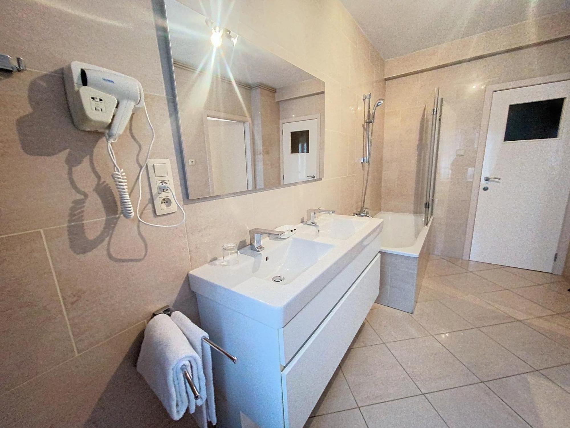 Gastenkamers Centersuites 오스트두인케르케 외부 사진